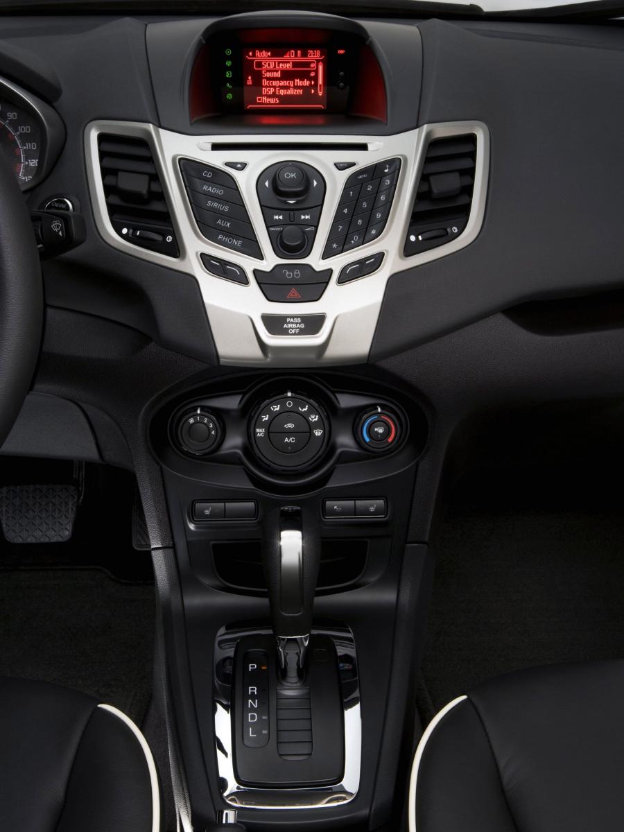  Ford Fiesta Sedan 2010 года  (US) (фото 5 из 21)